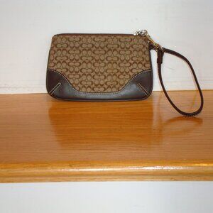 COACH Wristlet Signature Brown Leather Bottom W/ Tag Charm Wristlet Purse